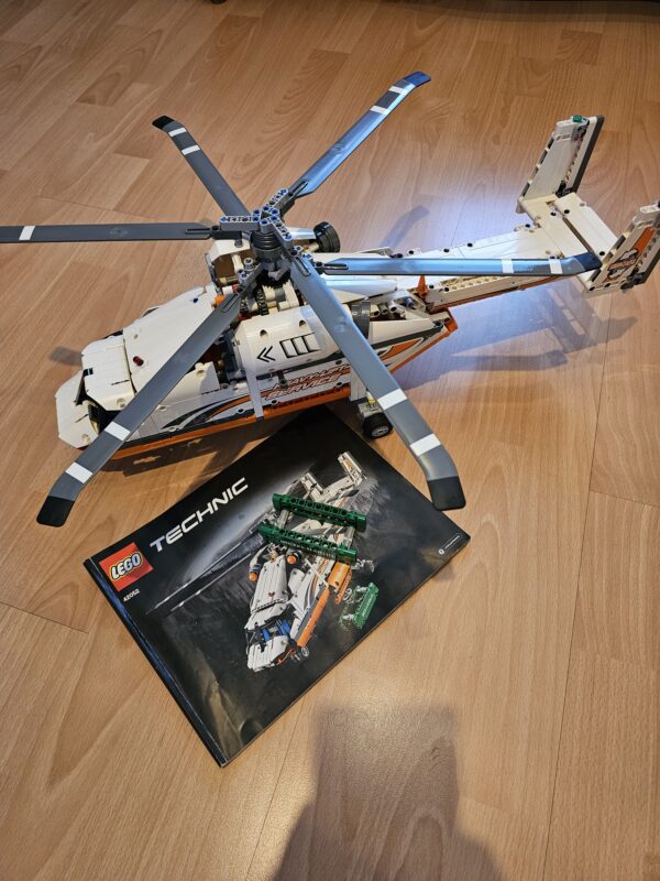 Lego® 42052 Technic Schwerlasthubschrauber – Bild 4