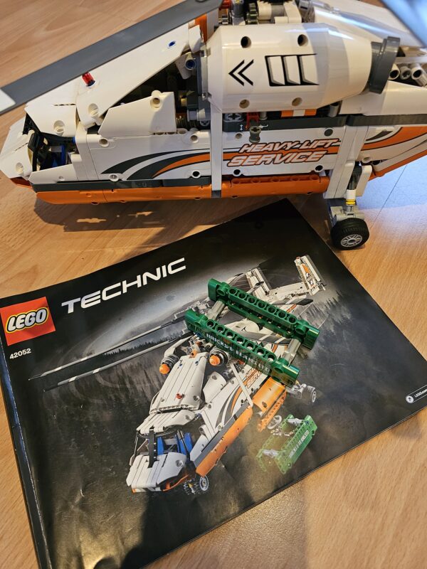 Lego® 42052 Technic Schwerlasthubschrauber – Bild 3