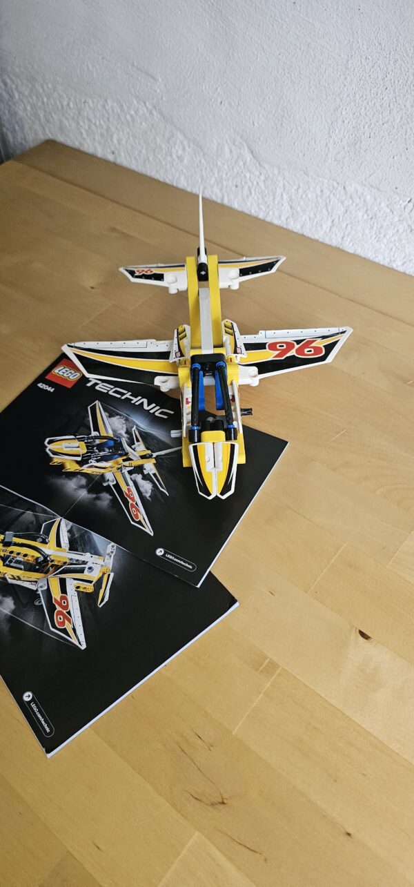 Lego® 42044 Technic Düsenflugzeug Kunstflugmaschine – Bild 2