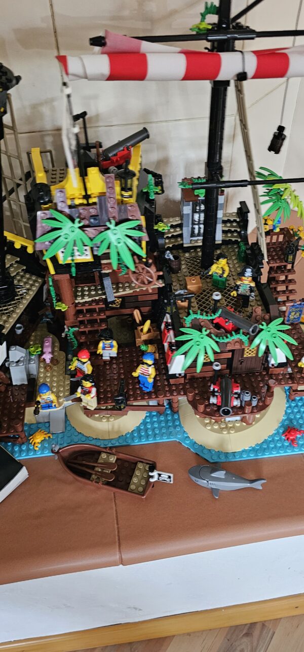 Lego® 21322 Ideas Piraten der Barracuda-Bucht – Bild 4