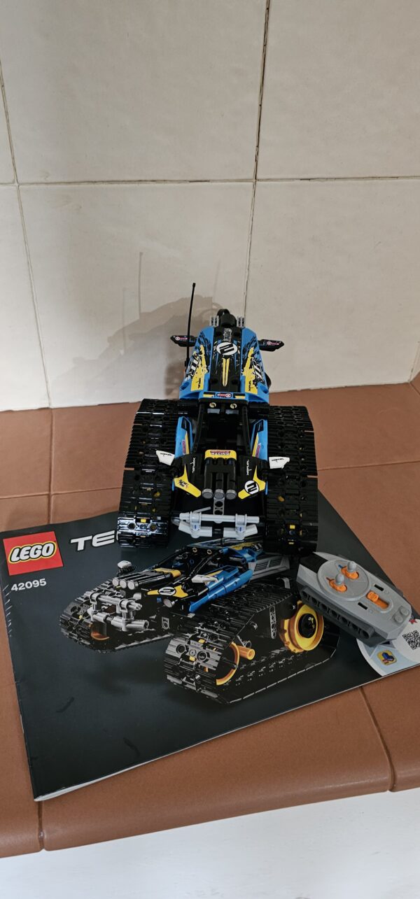 Lego® 42095 Ferngesteuerter Stunt-Racer – Bild 2