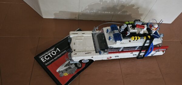 Lego® 10274 ICONS Ghostbusters™ ECTO-1 – Bild 2