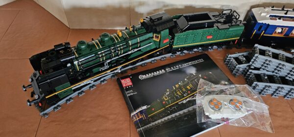 Mould King 12025 Orient Express Dampflokomotive