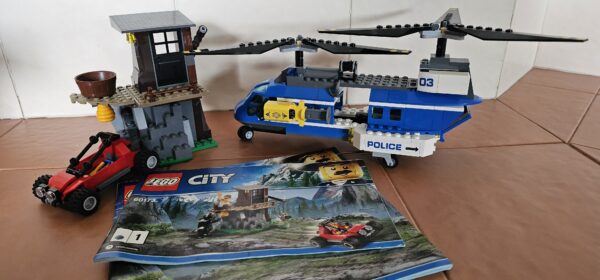 LEGO® City 60173 Festnahme in den Bergen – Bild 2