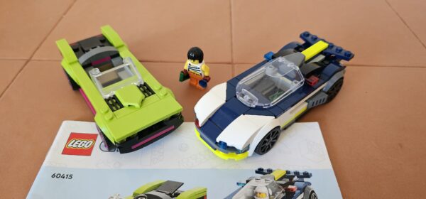 LEGO® City 60415 Verfolgungsjagd mit Polizeiauto und Muscle Car – Bild 2