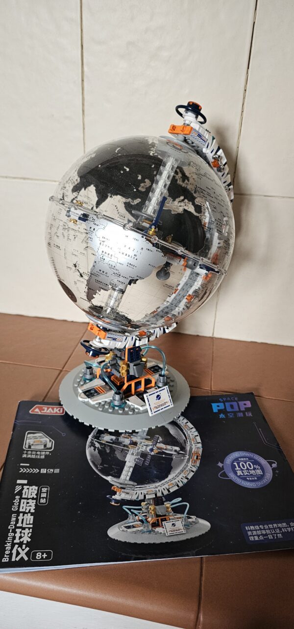 JAKI CK003 Breaking Dawn Globe Space Station