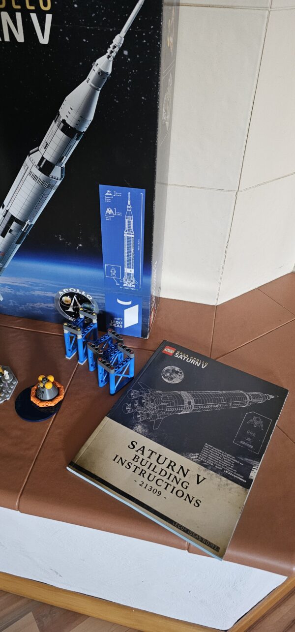 Lego® Ideas 21309 LEGO® NASA Apollo Saturn V – Bild 3