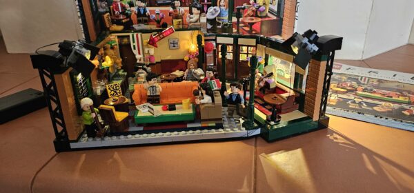 Lego® 21319 Central Perk mit Beleuchtung