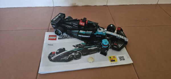 Lego® 77244 Speed Champions Mercedes-AMG F1® W15 Rennauto – Bild 2