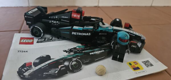 Lego® 77244 Speed Champions Mercedes-AMG F1® W15 Rennauto
