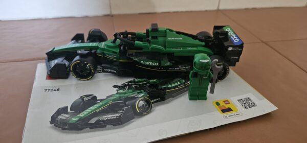 Lego® 77245 Speed Champions Aston Martin Aramco F1® AMR24 Rennauto – Bild 2