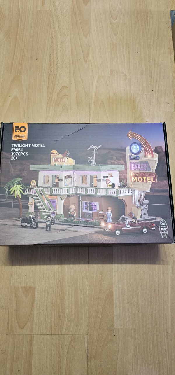 Lumibricks Funwhole F9054 Twilight Motel / City Car-Motel