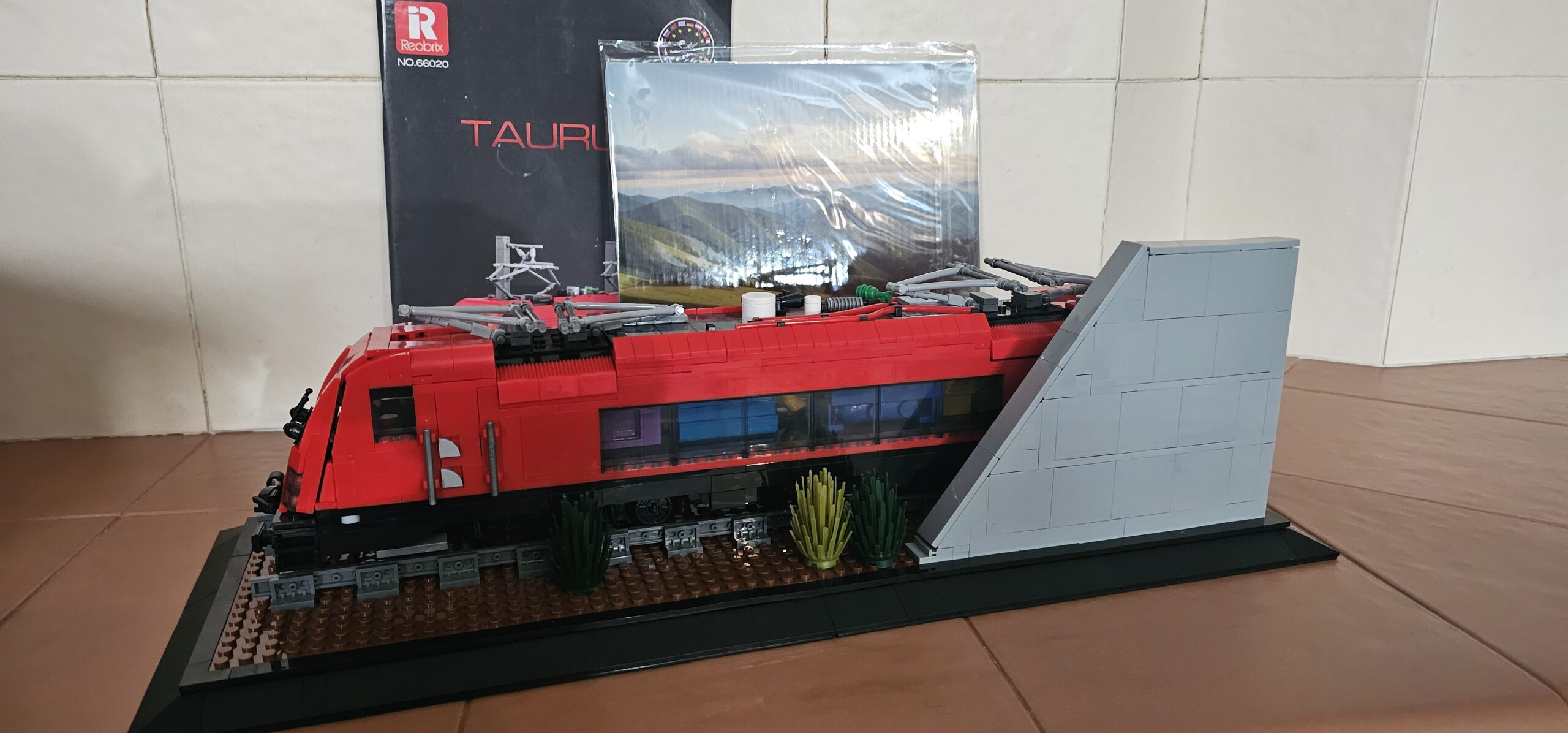 Reobrix 66020 Taurus European Electric Passenger Train