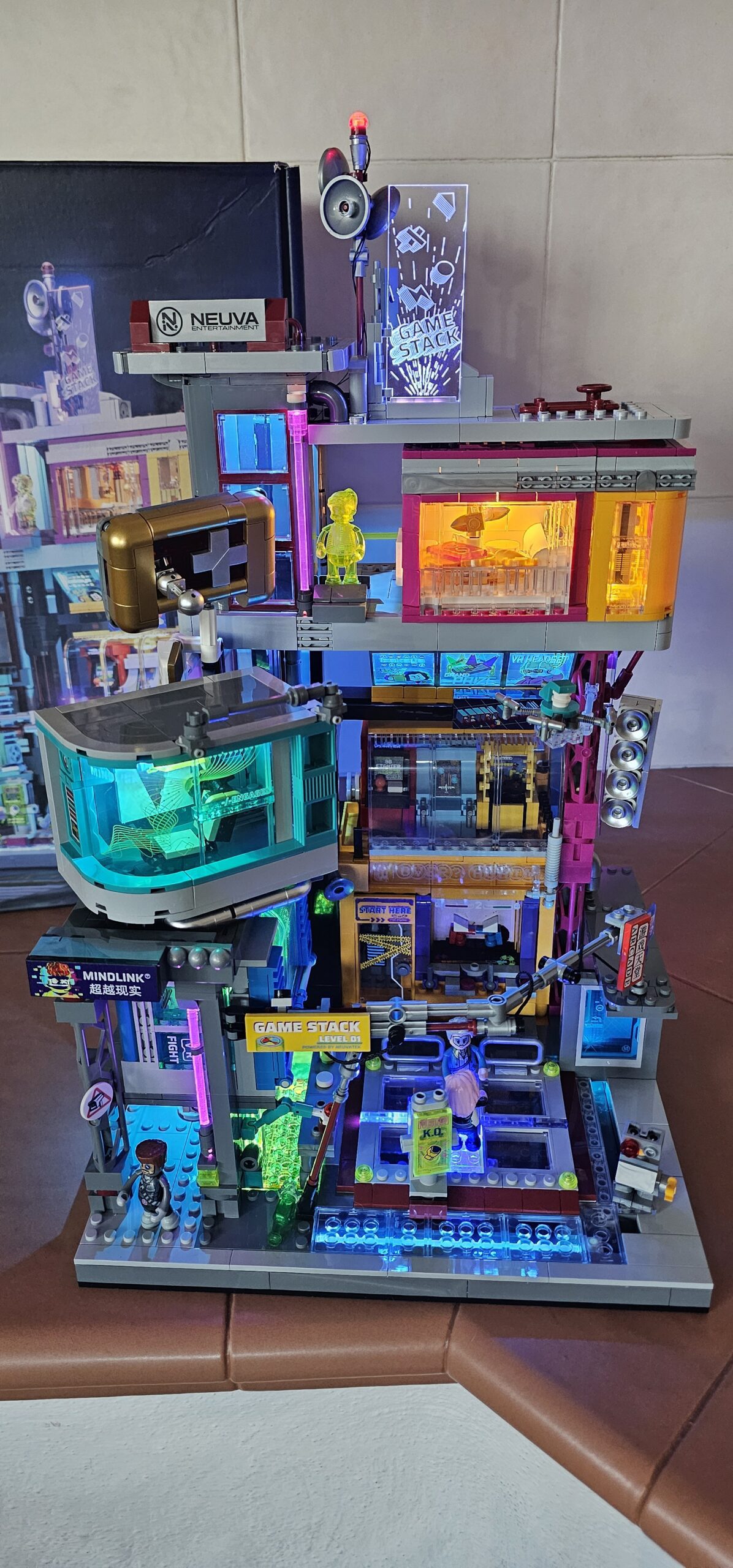 Lumibricks Funwhole L9095 Game Stack Cyberpunk Neoncity ...